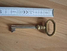 alter Schrank Möbel