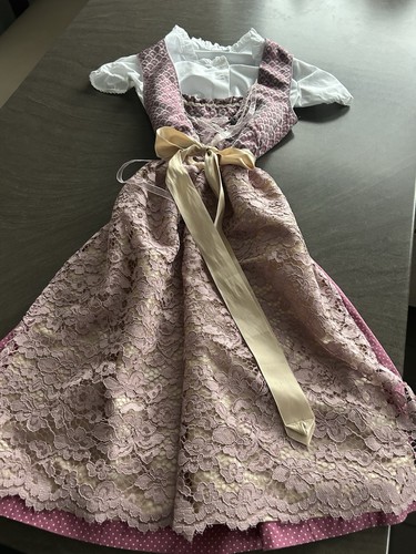Wunderschönes dirndl - wunderschönes,