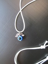 Halskette Baumwoll-Band Glas Perle Weiß Blau Silber Flügel magisches Auge