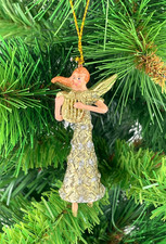 Kleiner Engel mit einer Harfe in einem verzierten silber goldenen Kleid 8cm