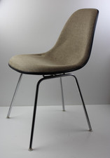 VITRA Eames Fiberglass Side