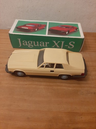 Jaguar mit schwungrad - jaguar,