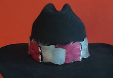 Hutband Federn, grau/ rot, Cowboy/ Western, Gesamtlänge 67 cm, ca. 5 cm breit