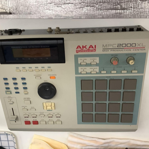 Akai mpc2000xl drum - akai, machine