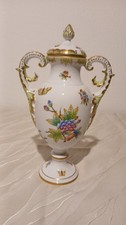 Herend Vase mit Deckel und verzierten Henkeln  Queen Viktoria im Originalkarton