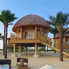 Strohdach aus künstlichem