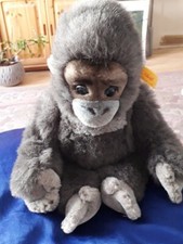 Steiff Baby Gorilla Gora - 062452 - 32 cm lang - bewgl. Glieder -  Druckstimme 