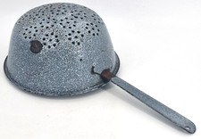 Nudelsieb aus Stahlhelm  WK I Emaille Kriegsschrott  (AB)