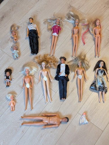 Barbies und andere puppen - und,