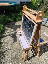 kindertafel mit magnetbuchstaben und zweite seite für kreidenutzung