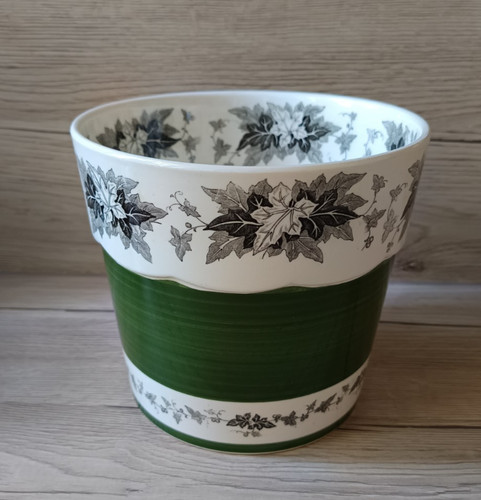 Schöner alter blumenübertopf - schöner,