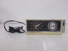 Uhrenradio Universum W 2831, MW, Radio, Wecker, Uhr, Versandhaus Quelle