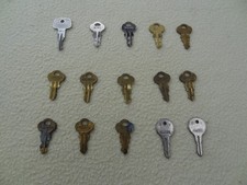 15 verschiedene Schlüssel für Kaugummiautomat - ab 50er Jahre