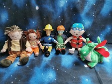 Caillou Feuerwehrmann Sam Drache Grisu Aurora Puppe Maggie Raggies Stofftiere