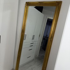 Großer Spiegel mit goldenen Struktur Rahmen 