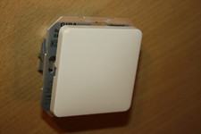 Gira BASIC Flächenschalter System 2000 Universal Dimm Einsatz 030500  cremeweiß