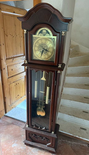 Klassische holz standuhr mit - holz-standuhr,