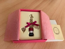 Laduree Macaron Schlüsselanhänger mit Eiffelturm (Rot, Beige, Schwarz)