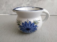 Henkelkrug Porzellan Kanne Krug blaue Blume Milchkrug D 8cm Kennzeichnung unten 