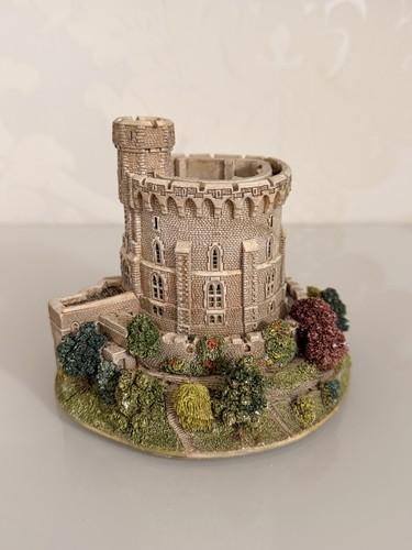 Lilliput lane haus round tower - lane,
