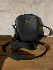 GUESS Umhängetasche Schwarz