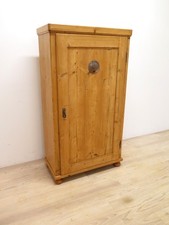 restaurierter antiker Brotschrank, Vorratsschrank, um 1900 in Weichholz