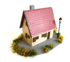 Auhagen  Diorama Wohnhaus mit Laterne - Spur N - Gebäude Häuser Haus ---- B 1382