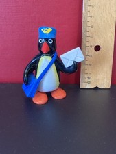 Figur Pingu als Postbote