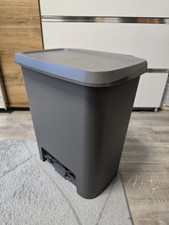 Zwei Ikea Knöckla Treteimer / Mülleimer dunkelgrau 25 L