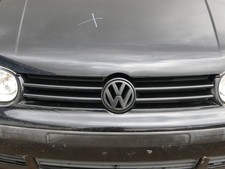 VW Golf 4 Grill Kühlergrill VW Zeichen Logo schwarz  LC9Z