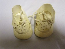 alte Puppenschuhe naturweiß-creme Sohlenlänge ca. 7,5 cm zum Binden