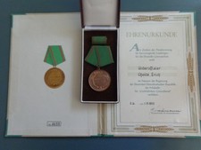 Urkunde mit Medaille 
