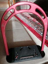 JH-Steigbügel aus Alu, rot mit schwarzem Tritt,  