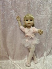 Götz Puppe mit blonden Haaren