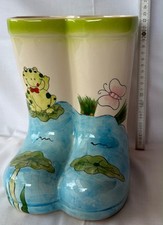 Keramik Regenstiefel- Gummistiefel Deko / Übertopf Frosch-Motiv gebraucht 