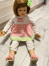 Signatur Künstlerpuppen Edition „Große Schwester“ von Waltraud Hanl