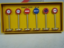 (YG-34) Dinky 40 Verkehrszeichen Set von Edition Atlas in OVP