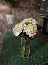 ABELLA Flora künstl. Blumenstrauß Glasvase Wasserillusion