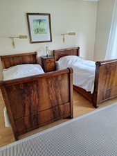 Schlafzimmer Kirschbaum um 1900, 2 Betten,  Kleiderschrank, Nachttisch, Spiegel