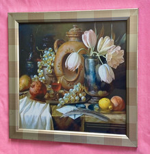 Altes Bild Blumenbild mit Rahmen Stillleben Obst Weintrauben Tulpen Feder