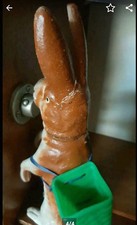 alter osterhase aus pappmaschee 