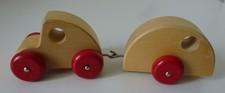 Holzauto mit Anhänger