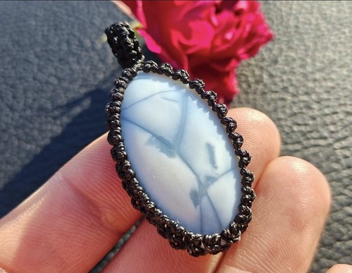 Blauer opal anhänger makramee - opal,
