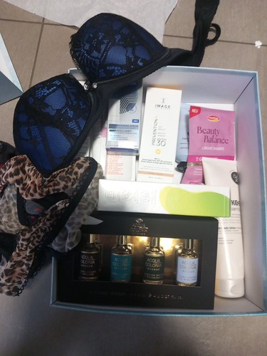 Zwei beauty boxen wert - zwei,