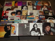 45 verschiedene Singles mit englischen Pop - Hits ( überwiegend 70er Jahre )