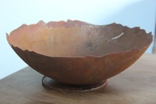 Schale aus Metall, Edelrost