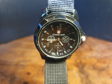 Basic Gemius Army Herrenuhr. Guter Zustand. Batterie muss gewechselt werden.