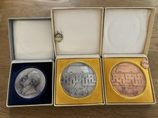 3 x Medaille 2 x Anstecker DDR VEB ROBUR-Werke Zittau Lastkraftwagen Motoren