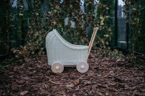 Puppenwagen aus weide - puppenwagen,