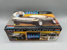 Modellautos Bausatz 1:24 Monogram Ferrari Daytona Spyder Miami Vice in OVP